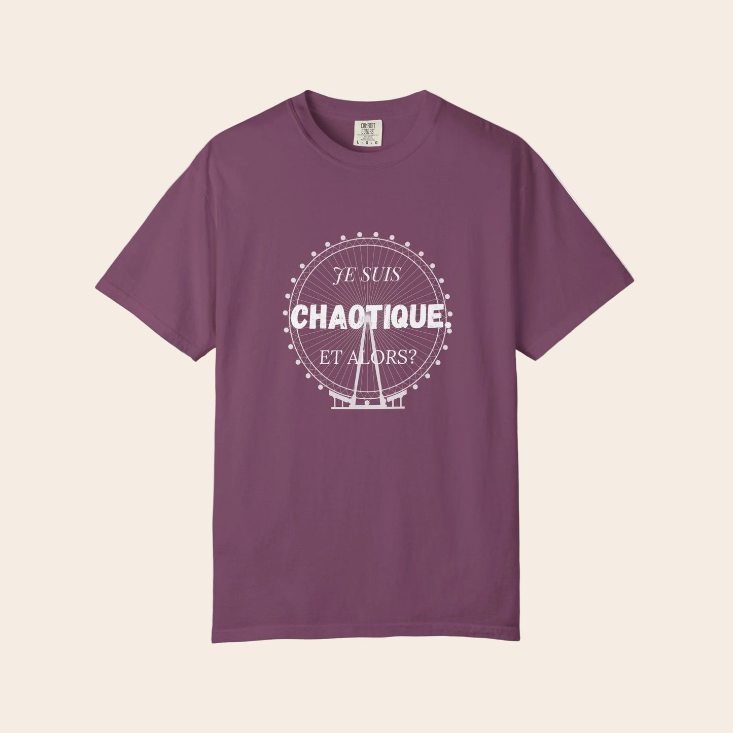 Berry t-shirt with 'Je Suis Chaotique Et Alors?' design on a white background