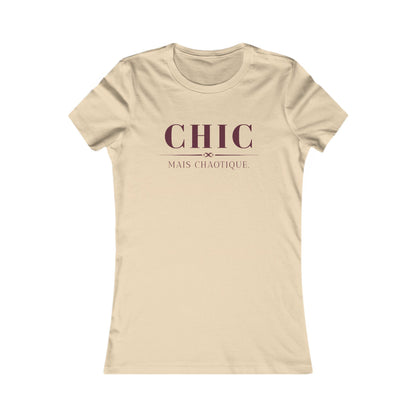 A beige short-sleeve crewneck t-shirt with a dark maroon graphic print on the chest reading 'CHIC MAIS CHAOTIQUE'.