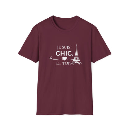 Maroon graphic T-shirt featuring “Je Suis Chic. Et Toi?” in white with an Eiffel Tower and heart design.