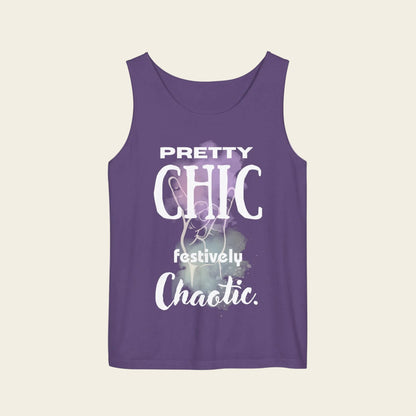 Tank top with text 'pretty chic festively chaotic´, color lila