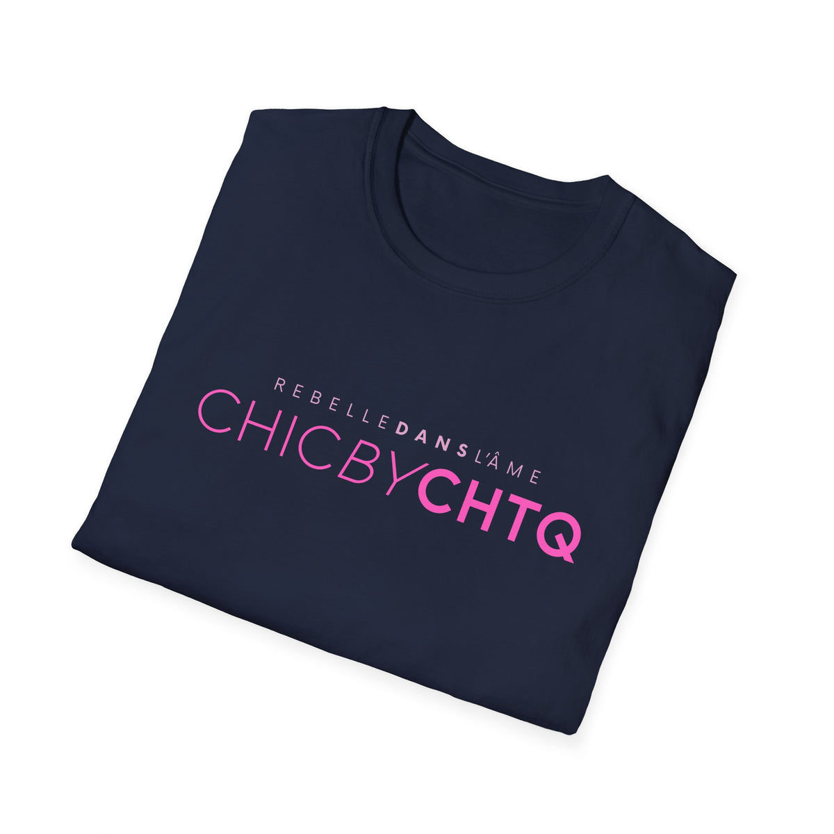 A navy blue short-sleeve crewneck T-shirt featuring pink “CHIC BY CHTQ” text with “REBELLE DANS L’ÂME” above, displayed against a clean white background.