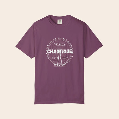 Berry t-shirt with 'Je Suis Chaotique Et Alors?' design on a white background