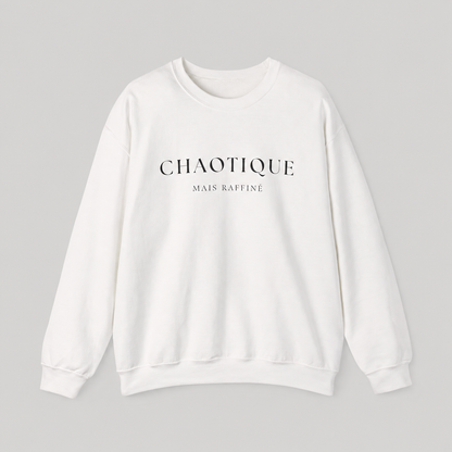 White sweatshirt on a white background featuring a “Chaotique Mais Raffiné” graphic text print.