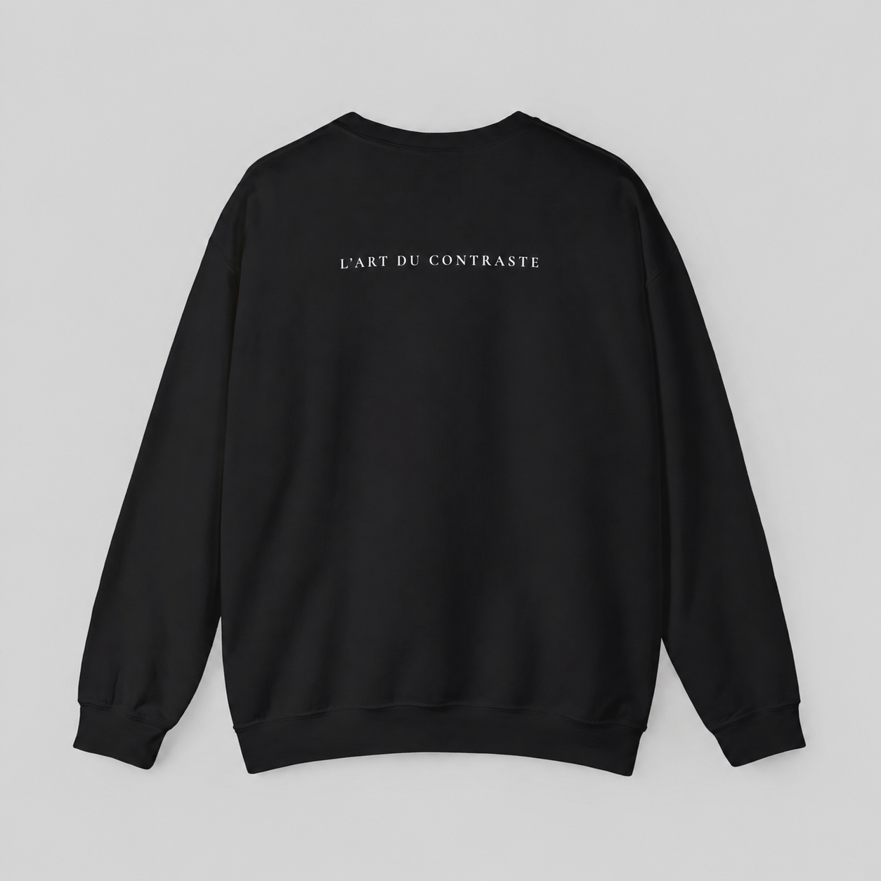 Black sweatshirt from back with text 'L'Art du contraste'