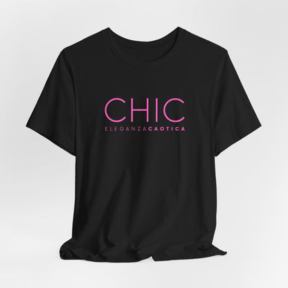 Black graphic T-shirt with pink 'CHIC ELEGANZA CAOTICA' typography on a neutral gray studio background.