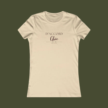 Beige t-shirt with a text 'D'acord Chic' and 