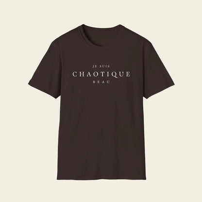 Dark brown t-shirt with text 'Je Suis Chaotique Beau'